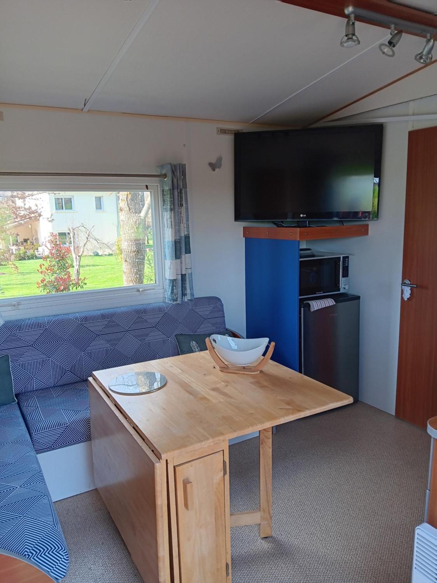 Mobilhome Cosy Au Calme De La Campagne 롬베즈 외부 사진
