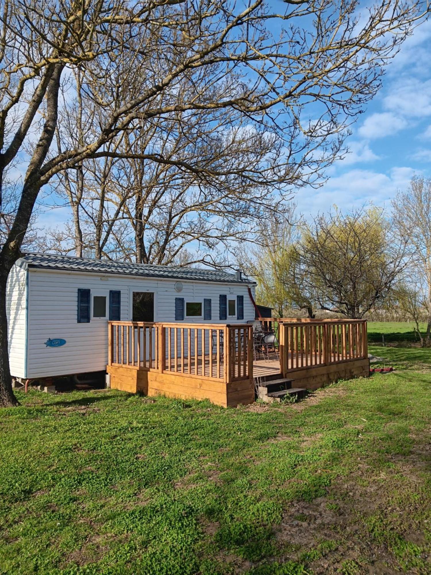 Mobilhome Cosy Au Calme De La Campagne 롬베즈 외부 사진